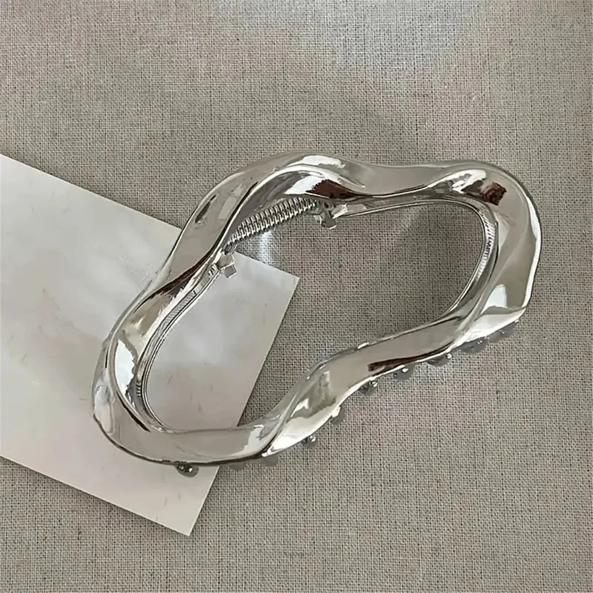 Pince à cheveux en métal chic – Maintien fort & élégance quotidienne