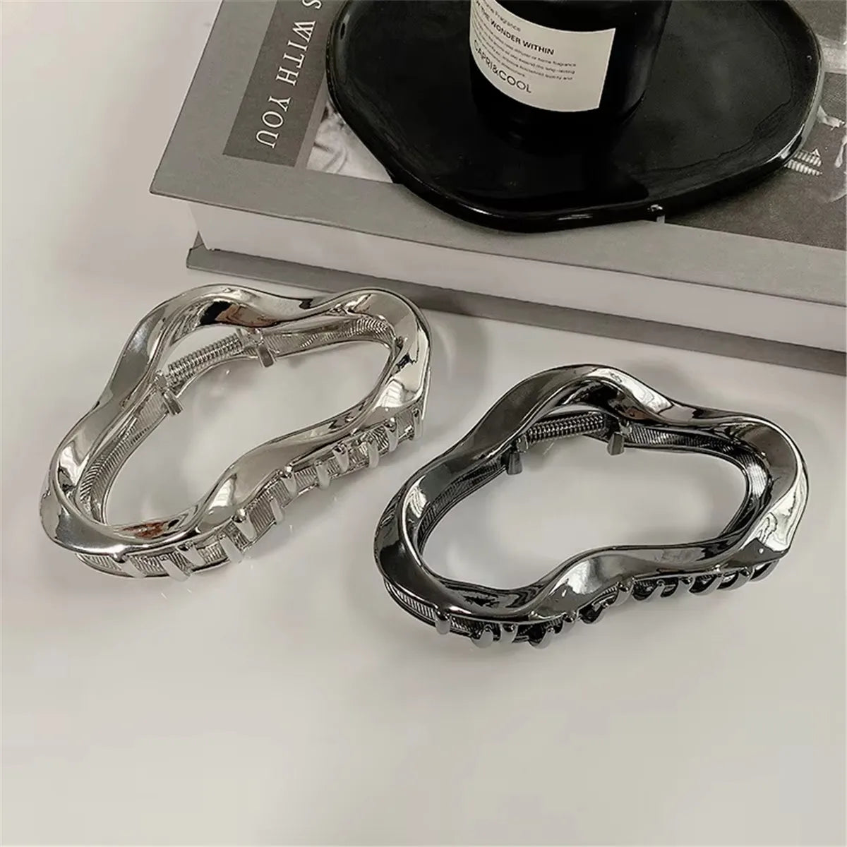 Pince à cheveux en métal chic – Maintien fort & élégance quotidienne